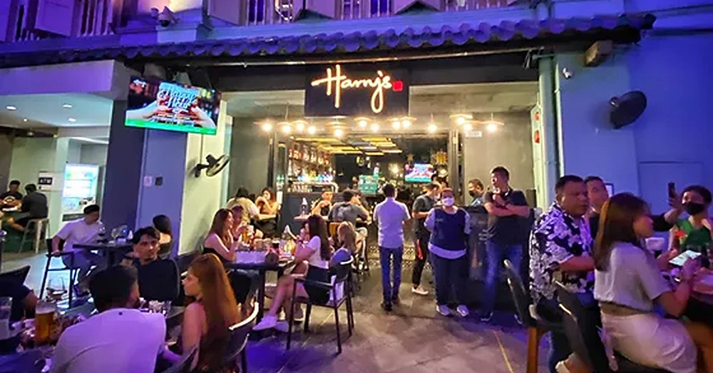 7 Cool Drinking Spots to Explore at Clarke Quay - Harry's