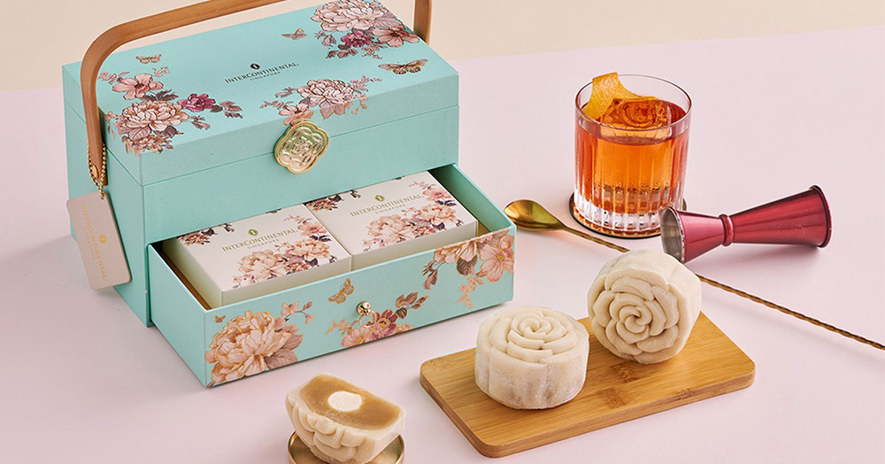 7 Unique Mooncakes to Wow Your Guests - InterContinental Negroni Truffle Snow Skin Mooncake