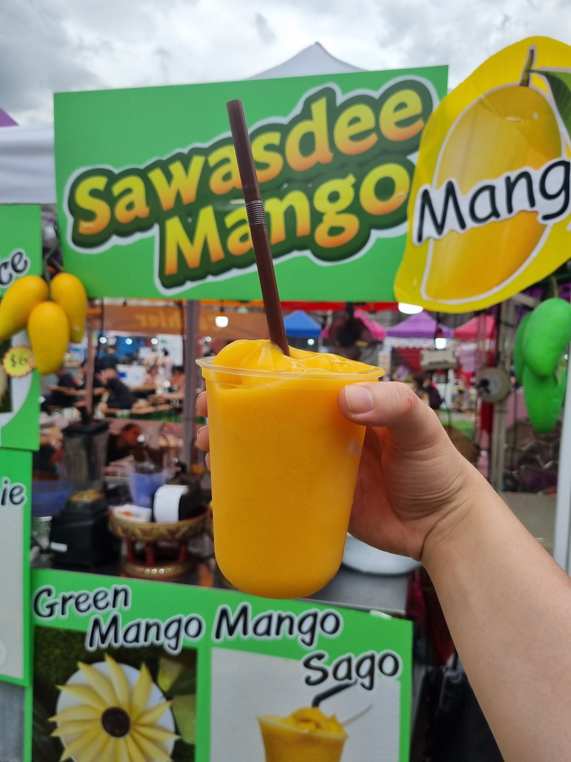 Chatuchak Street Food in Our Backyard - market mango smoothie
