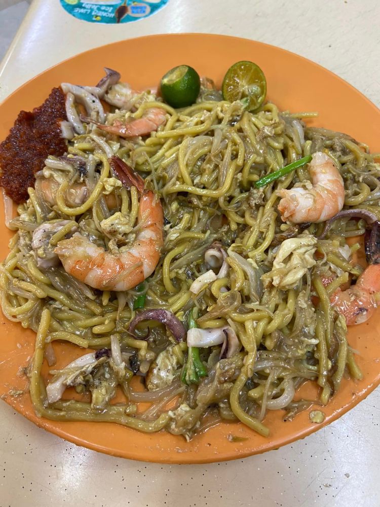 Where to Find the Yummiest Fried Hokkien Mee in Singapore