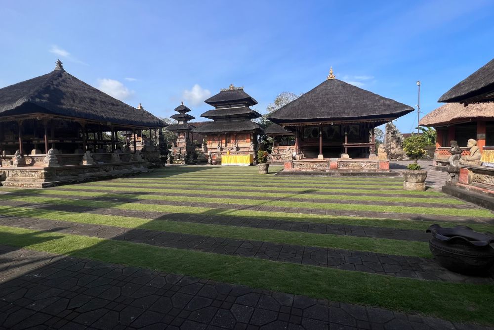 Bali Bounces Back as a Tourist Destination - Batuan temple