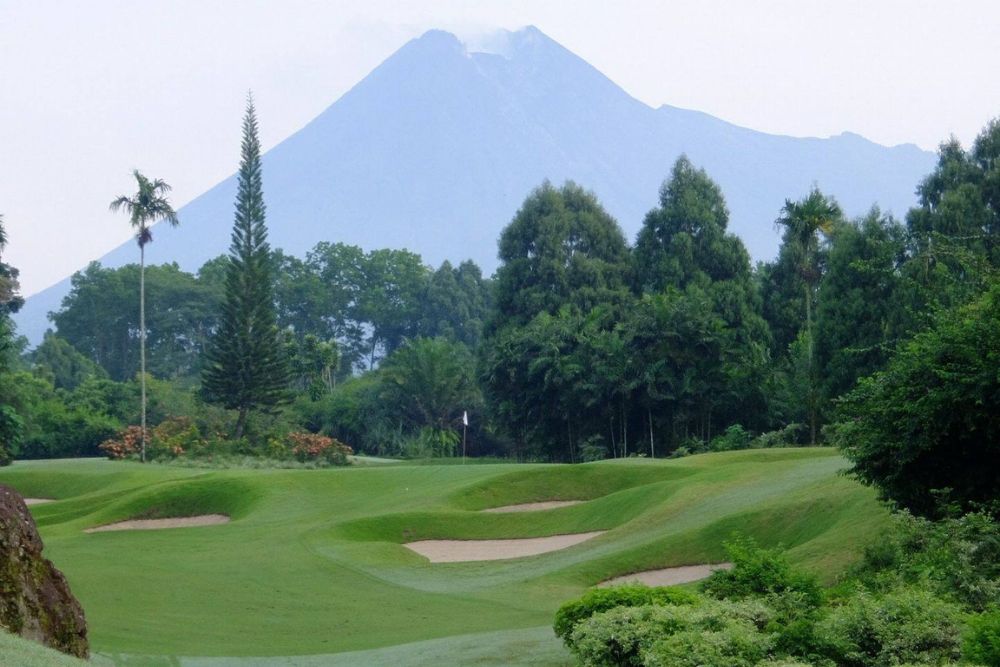 5 Scenic Golf Courses in Southeast Asia - Merapi Golf, Indonesia