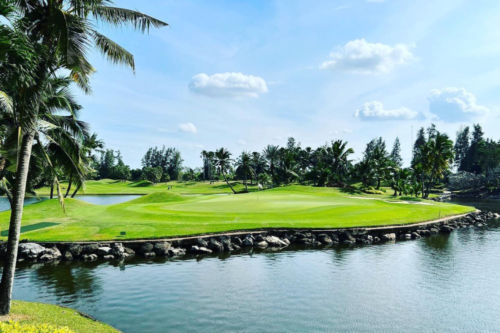 5 Scenic Golf Courses in Southeast Asia - Alpine Golf Club, Thailand