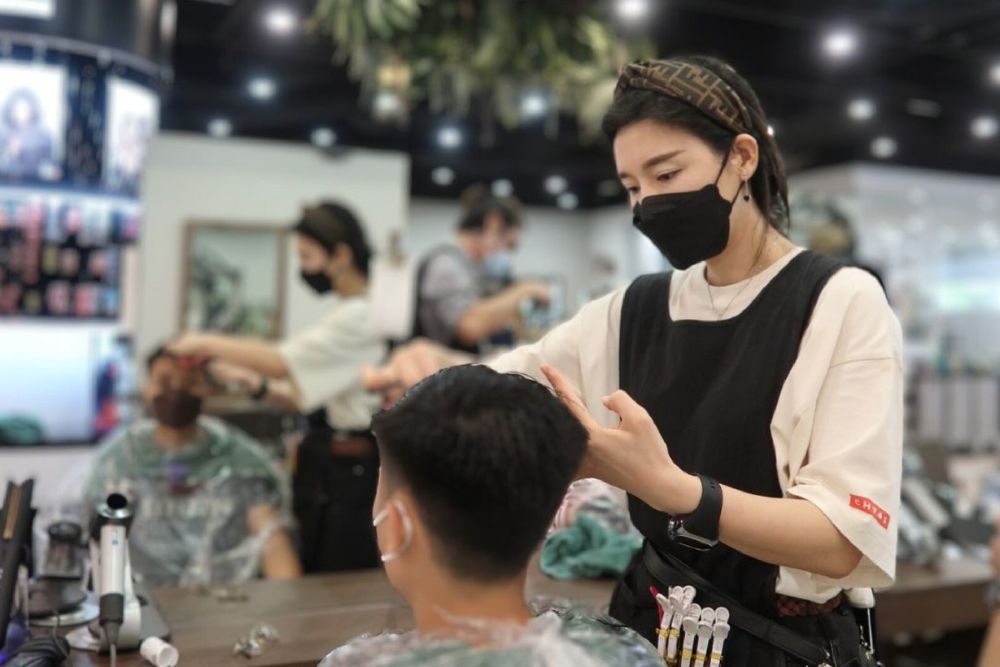Budget-Friendly Living In Singapore For Silvers - hairdressing services