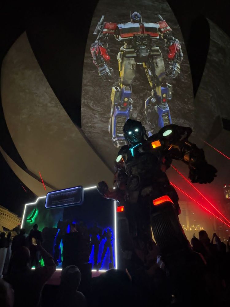 Transformers Transform Marina Bay Sands at World Premiere - Robots