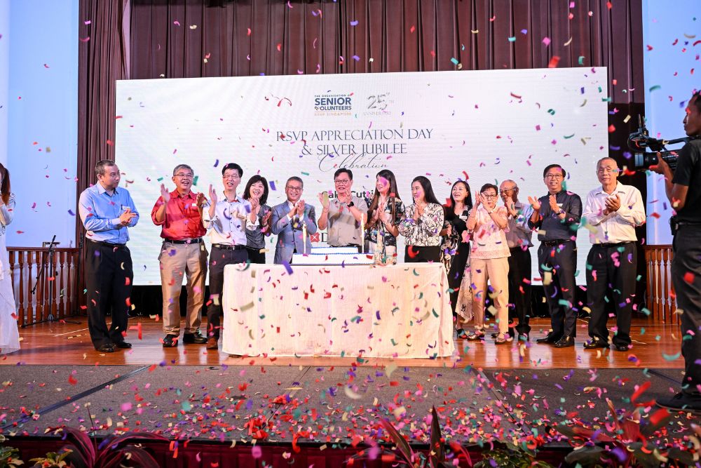 Veteran Silver Volunteers Honoured At RSVP Singapore’s 25th Anniversary Bash - Cutting Cake