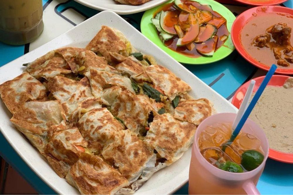 8 Heritage-Rich Eateries At Kampong Glam Serving Traditional Local Favourites - Victory Restaurant
