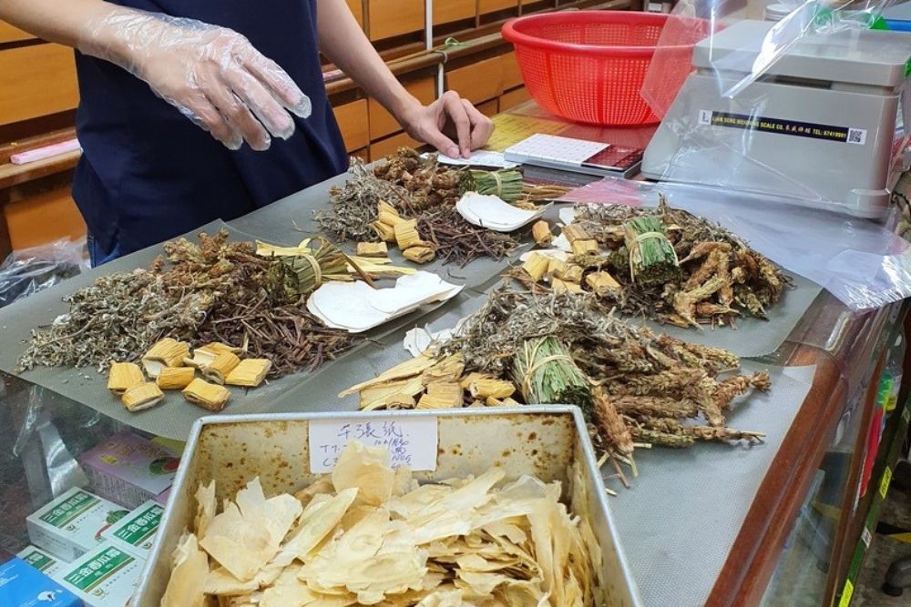 5 Things You May Not Know About Traditional Chinese Medicine (TCM) - Herbs Sorting