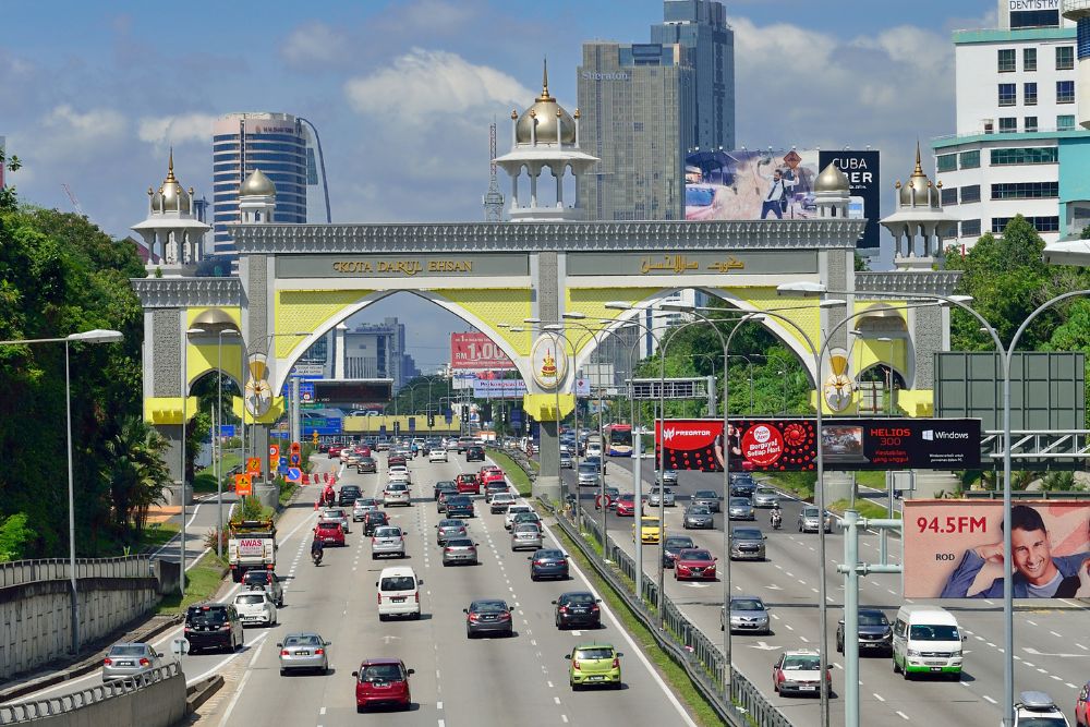 Everything You Need To Know About Retiring In Johor Bahru (JB) As A Singaporean, Including MM2H & PR Requirements - Driving around