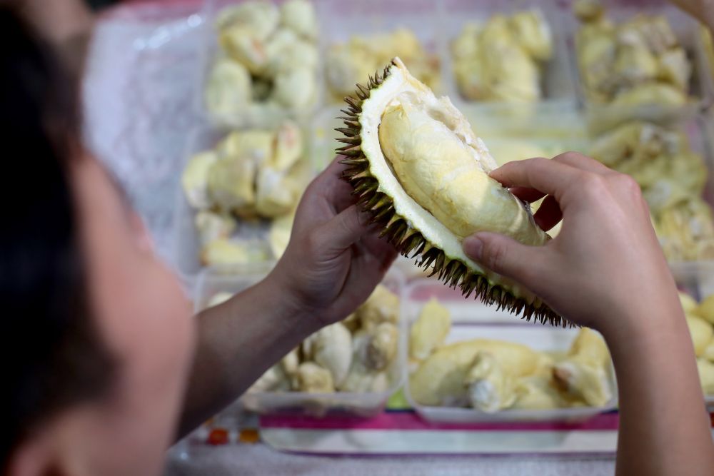 5 Common Durian Myths About Cholesterol, Sex Drive & Alcohol, Plus The Thorny Truth Behind Them - Durians are high in cholesterol