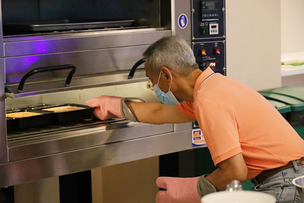 Oasis@Outram: The "Club Med" Of Palliative Day Care For Seniors - Baking Session