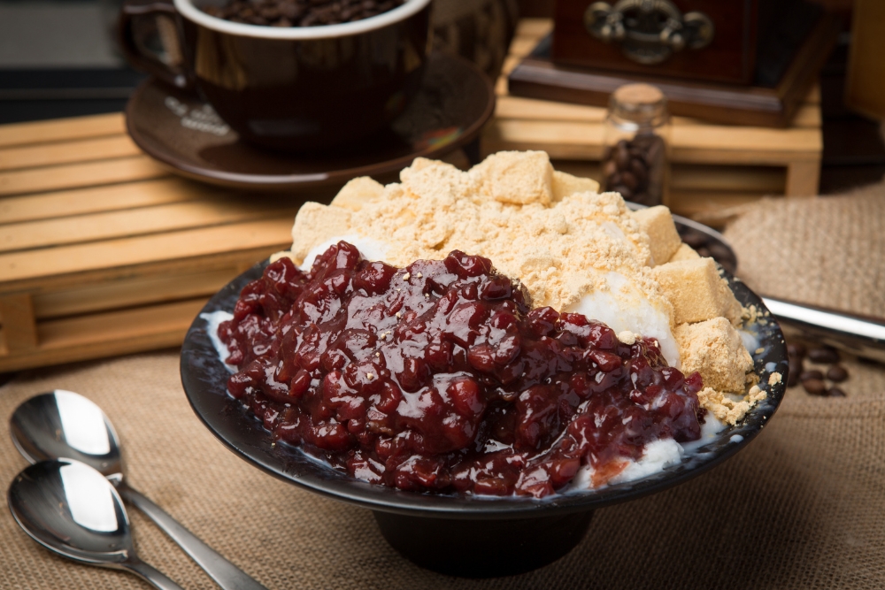 10 Refreshing Cold Desserts In Singapore To Beat The Tropical Heat - Bingsu