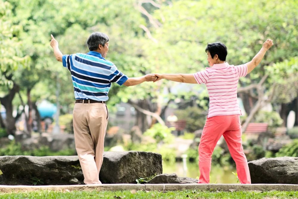 Singapore Seniors Might Win Gold If Climbing Up Bukit Timah Hill Was An Olympic Event - Dancing