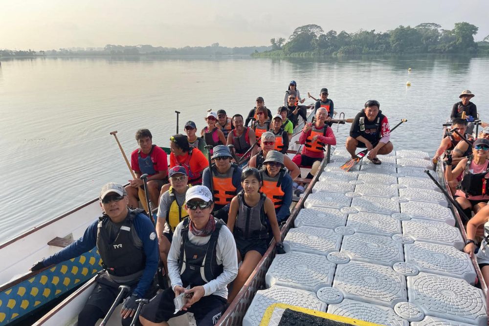 Active Ageing: The Silver Taking On Dragon Boat Races, Outrigger Canoe Rides & Mountain Treks In His Retirement - Mark Yuen Dragon boat training