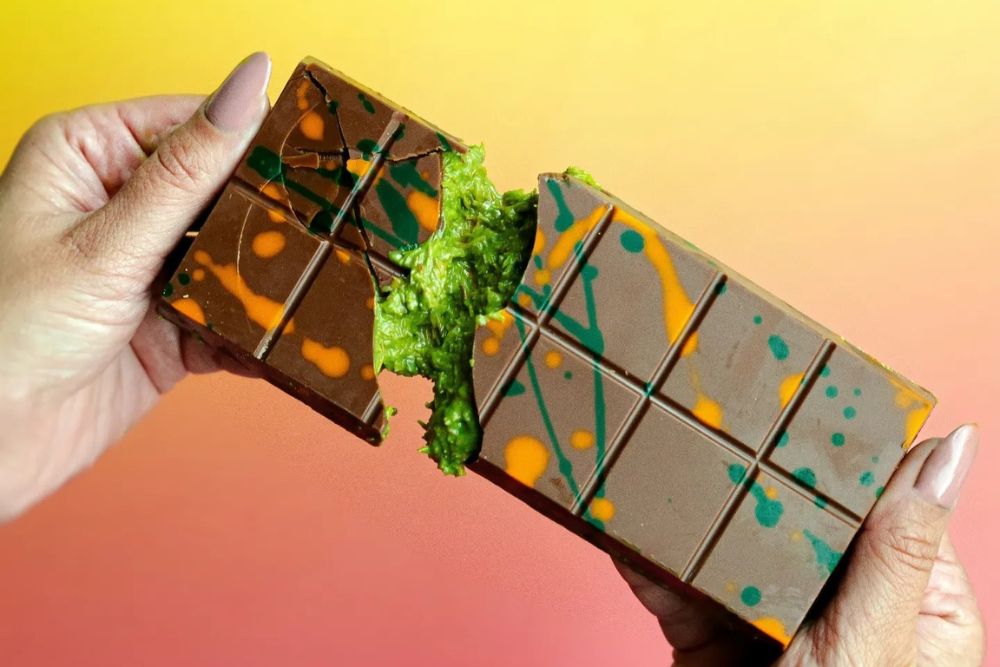 6 Famous Overseas Snacks That You Can Now Get In Singapore Including Chia Te And Warabimochi Kamakura - Dubai: Fix Dessert Chocolatier’s Pistachio Knafe Chocolate Bars