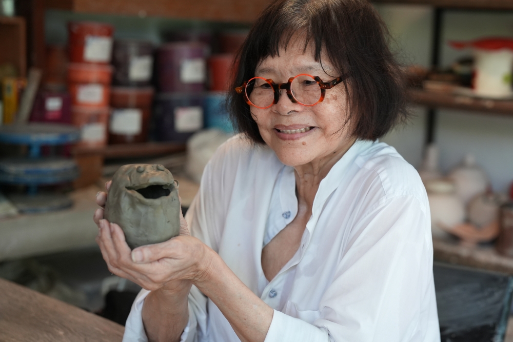 Paik Choo Goes Potty For Pottery - Character