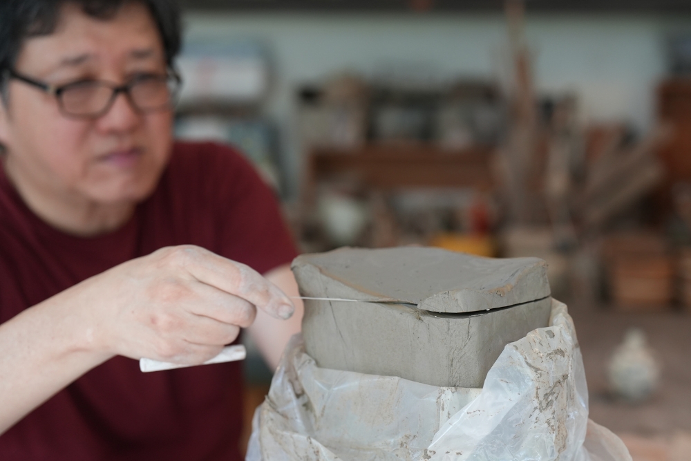 Paik Choo Goes Potty For Pottery - Pottery Clay