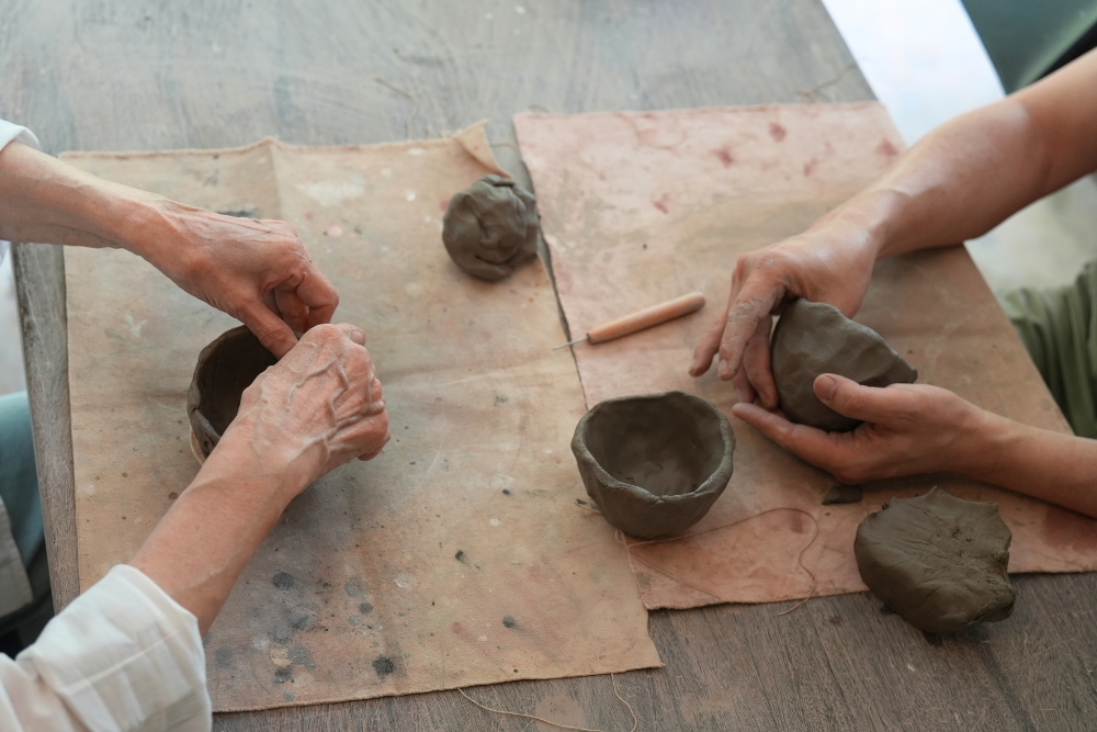 Paik Choo Goes Potty For Pottery - Hands Dirty