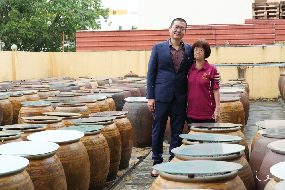 Nanyang Sauce: Family Business Expanding From Traditional Soy Sauce To Groundbreaking Anti-ageing Skincare - Ken join the family business