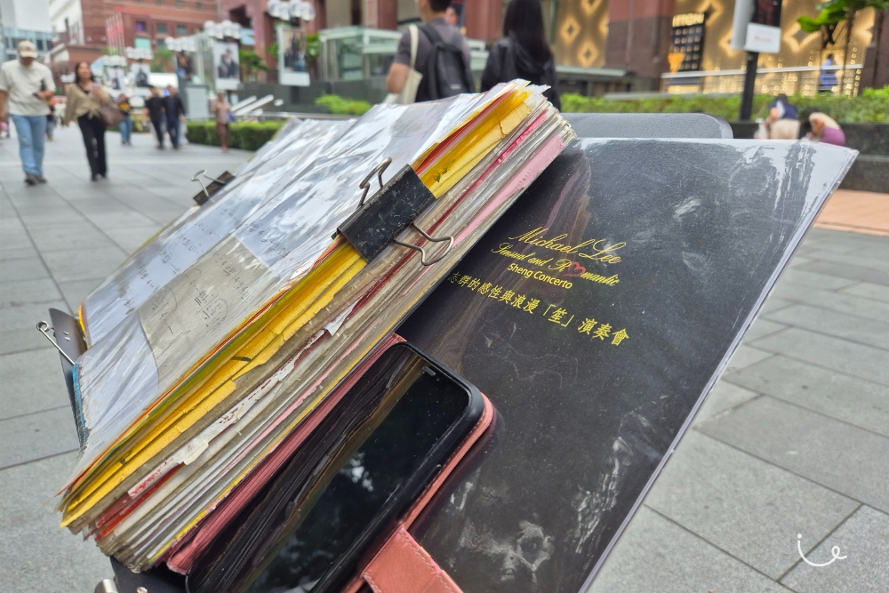 Orchard Road Busker Dubbed "Singaporean Kenny G" Ponders Retirement As He Crosses 70 - Music Note book