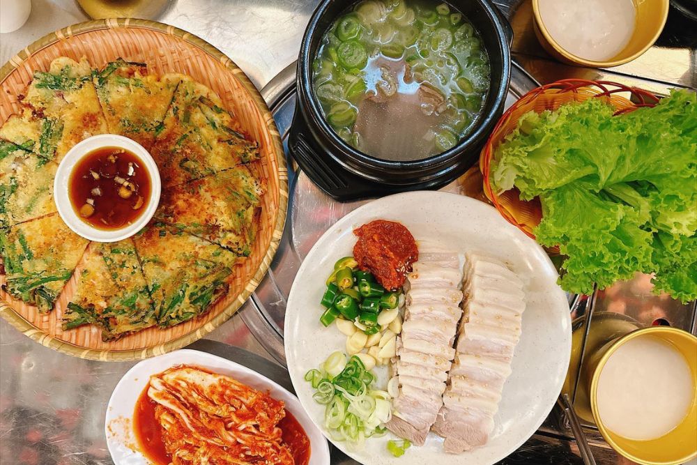 7 Cheap Korean Food Joints For K-BBQ, Ginseng Chicken Soup & Korean Fried Chicken On A Budget In Singapore - Gagahoho Ox Bone Soup