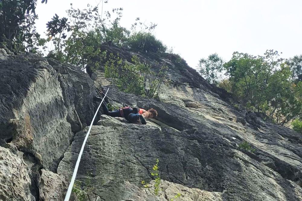 This Senior Rock Climber Taking Her Hobby To New Heights In Her 60s - Outdoor climb