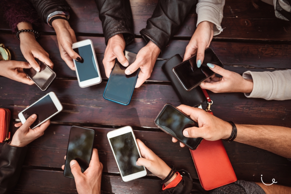 Dear Silvers: Do You Have A Smartphone Addiction? - Mobile Phones