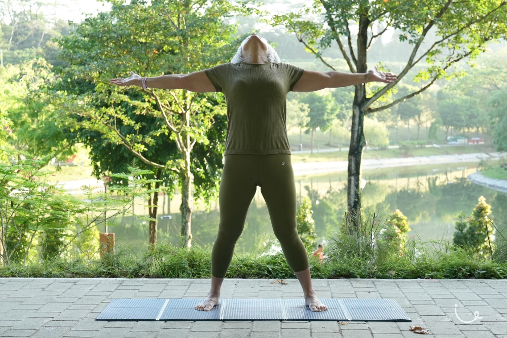 chieving Happiness: How Yoga Can Help Change Calm Your Mind - Chest Expansion