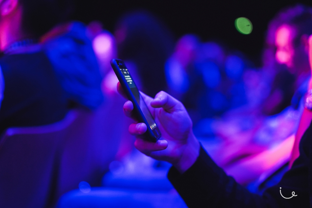 Turn Off Your Phones In The Cinemas, Or Netflix Will Just Turn Up The Prices - Texting in the theatre performance