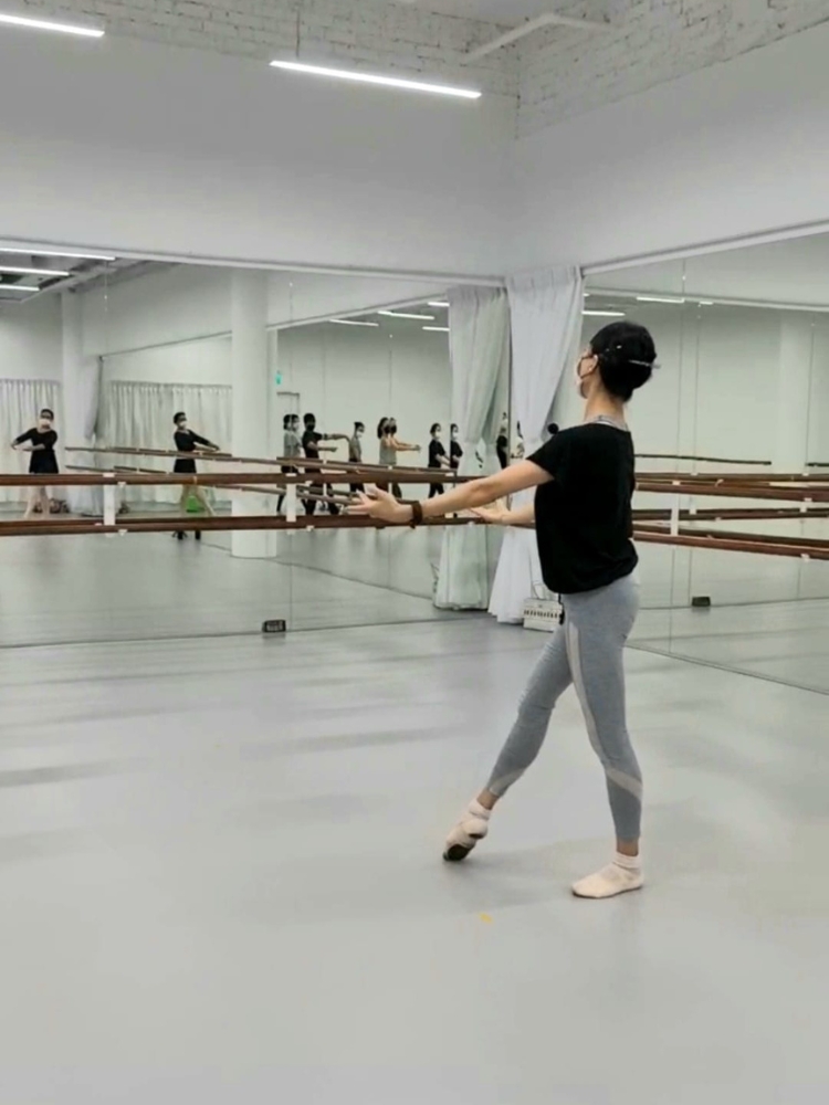 The Senior Ballerina And Her "Aunty Ballet" Group Ageing Gracefully Into Their 60s - Dipping her toes into ballet