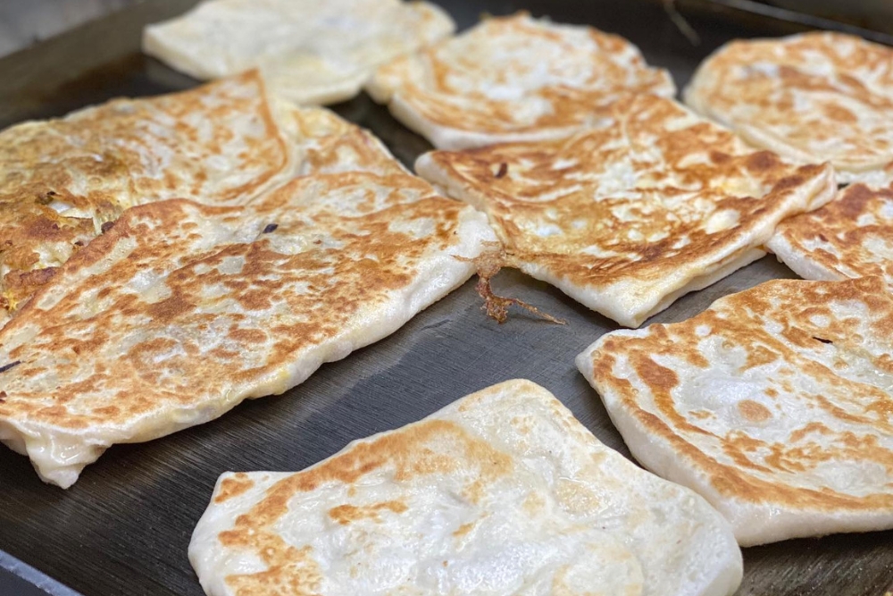 For Singapore's Ageing Hawkers, Retirement Can Be Just As Difficult As Staying Open - AR Rahman Royal Prata at Tekka Centre - Prata