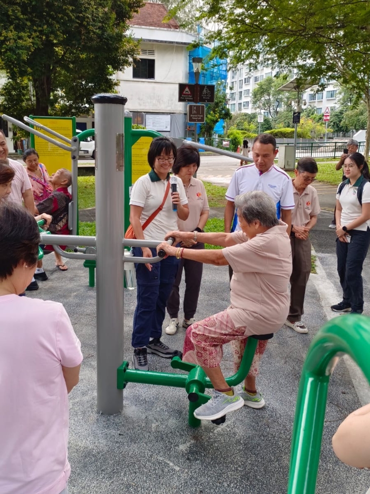 Meet Fu Chuan San, The 84-Year-Old Public Service Star Recipient Who's Given More Than 50 Years To Community Service - Organising activities