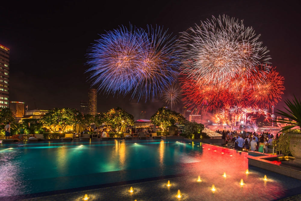 SG60 Celebrations: Where To Catch The NDP 2025 Fireworks While Having Dinner Or A Staycation - The Fullerton Bay Hotel’s rooftop bar, Lantern