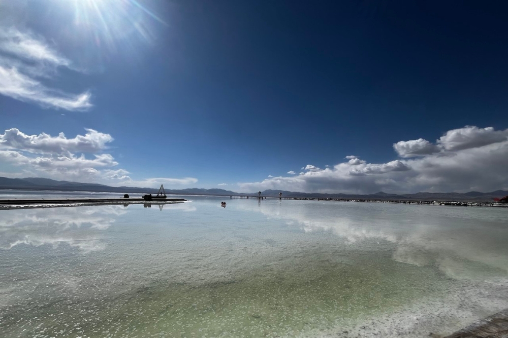 Discovering China's Silk Road in 2025: Ancient History, High Speed Trains, and Spectacular Shows - Chaka Salt Lake