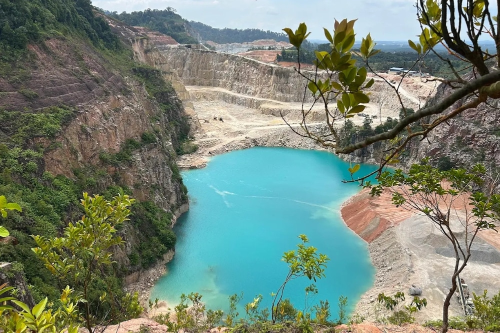 Kulai: A Quaint Weekend Escape Right Next To Johor’s Premium Outlets - Gunung Pulai & the Blue Lake