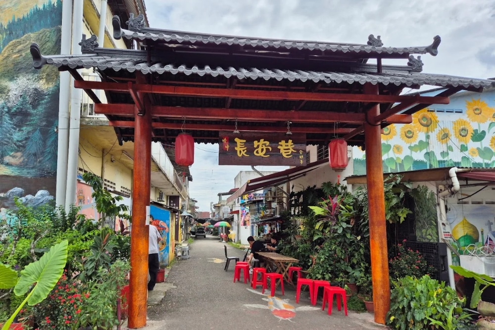 Kulai: A Quaint Weekend Escape Right Next To Johor’s Premium Outlets - Kelapa Sawit Mural Street