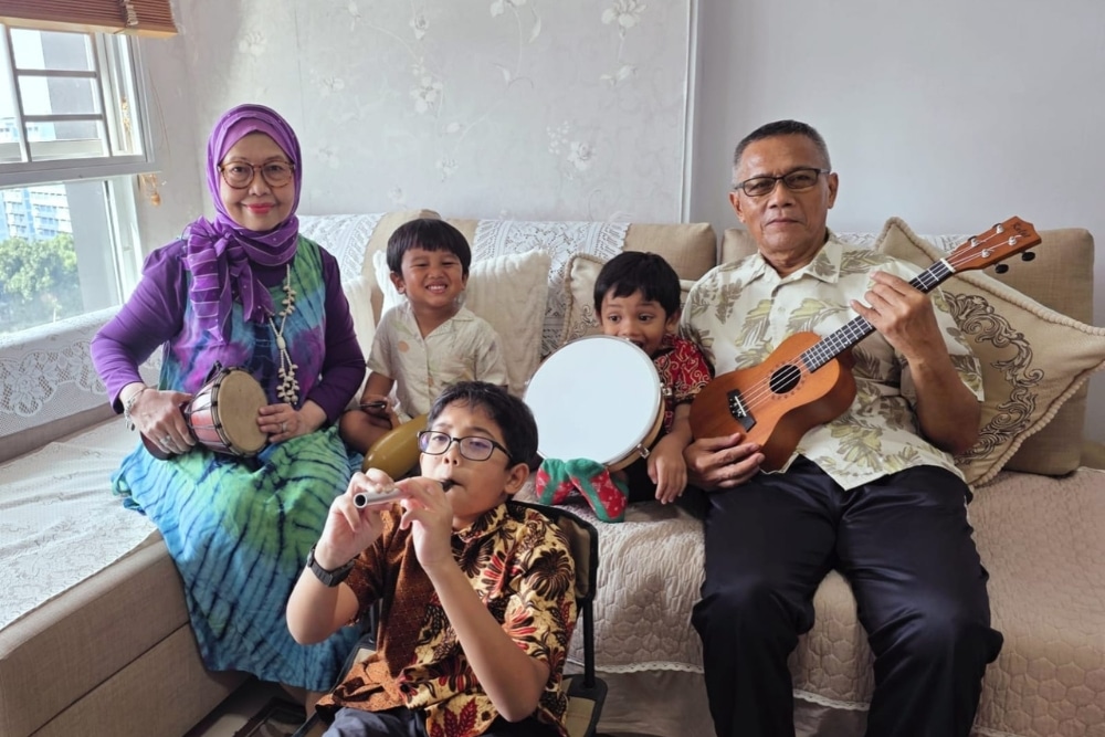 Never Too Old To Drum: The Tampines Seniors Keeping Mind And Body Active - Ramli bin Selamat and his wife, Hamidah Binte Ismail, making music with their grandchildren