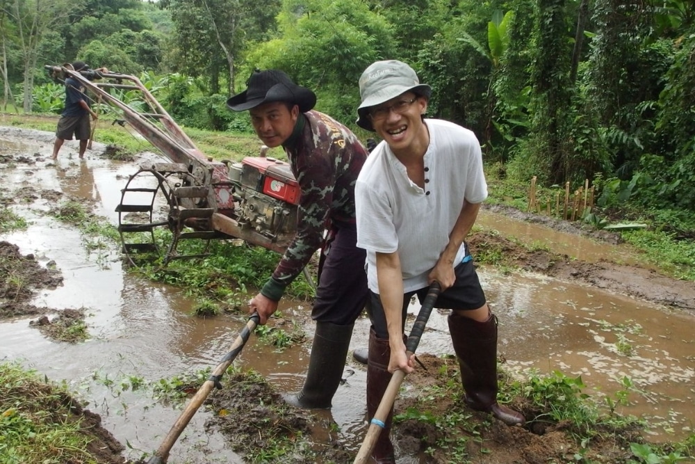 Meet Alvin Yong, The Singaporean Social Entrepreneur Changing Lives Overseas - Alvin working the farm together with Kitt