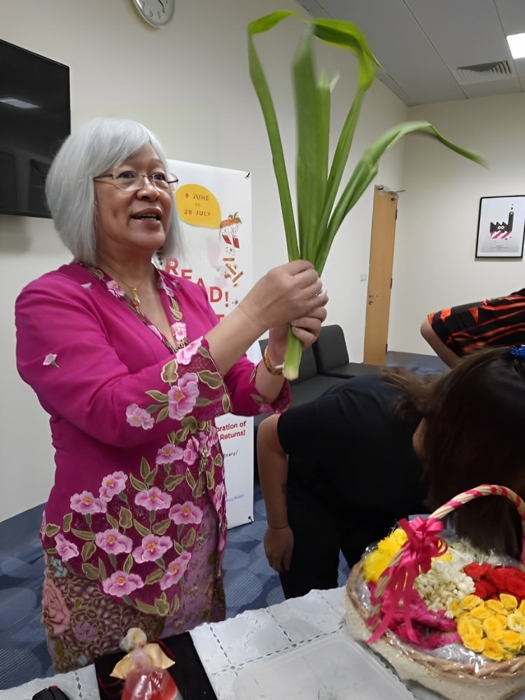 Solo Seniors In Singapore: How It Can Be Liberating, Fulfilling, And FunThe Liberation of being a Solo Senior - Josephine Chia presenting a sheaf of pandan to make Bunga Rampay