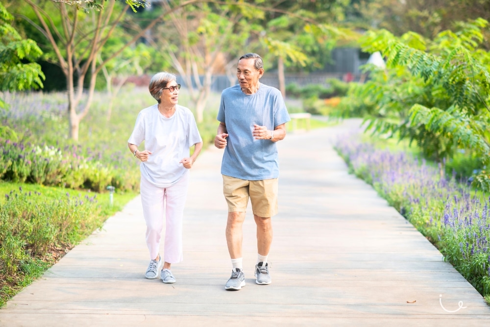 More Than 50% Of Seniors In Singapore Exercise Less Than 30 Minutes A Week: SMU Study - Exercising at a park